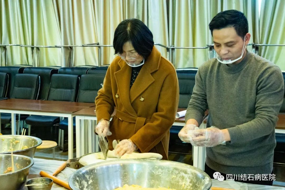 医患同心“饺”好运——四川结石病医院开展冬至包饺子活动(图3) 医患同心“饺”好运——四川结石病医院开展冬至包饺子活动(图3)