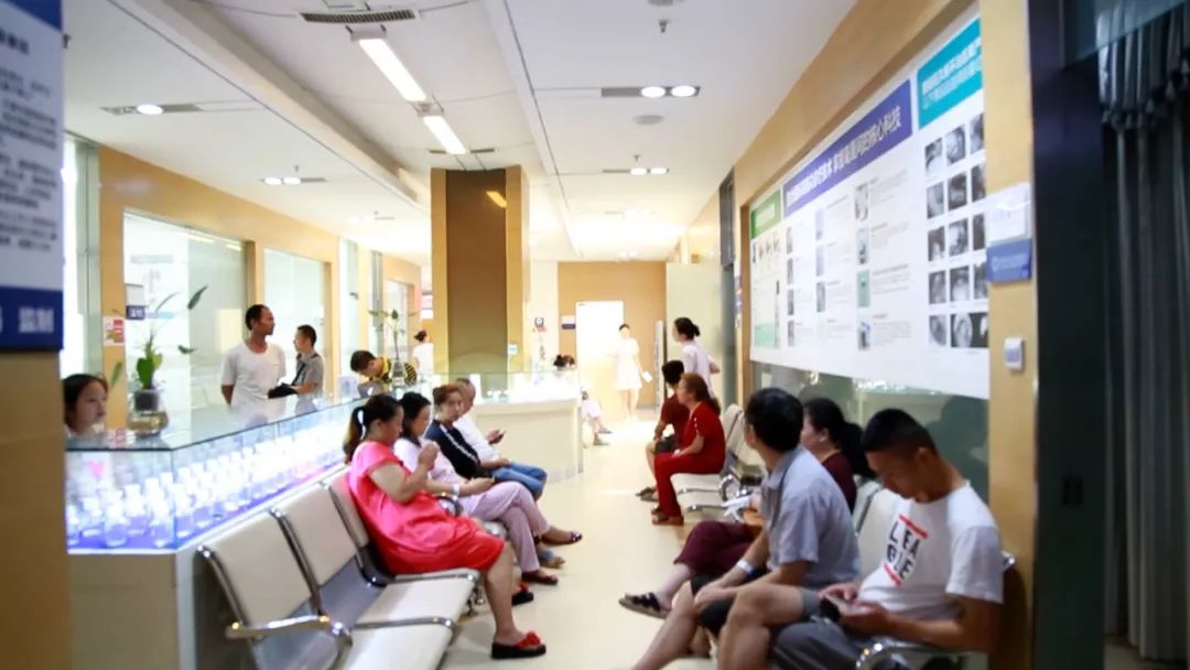 四川胆结石案例:女子误把结石当胃病治,多年后胆囊被“拖没了”(图1) 四川胆结石案例:女子误把结石当胃病治,多年后胆囊被“拖没了”(图1)