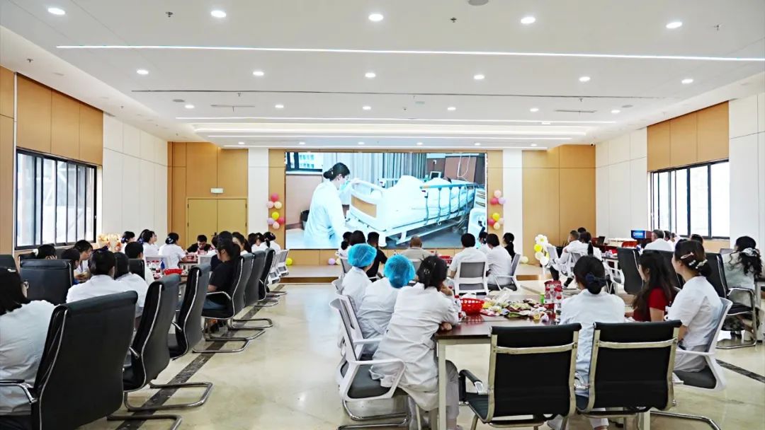 南丁格尔精神绽放！这场护士节庆典，有温度更有力量【四川结石病专科医院】(图2)