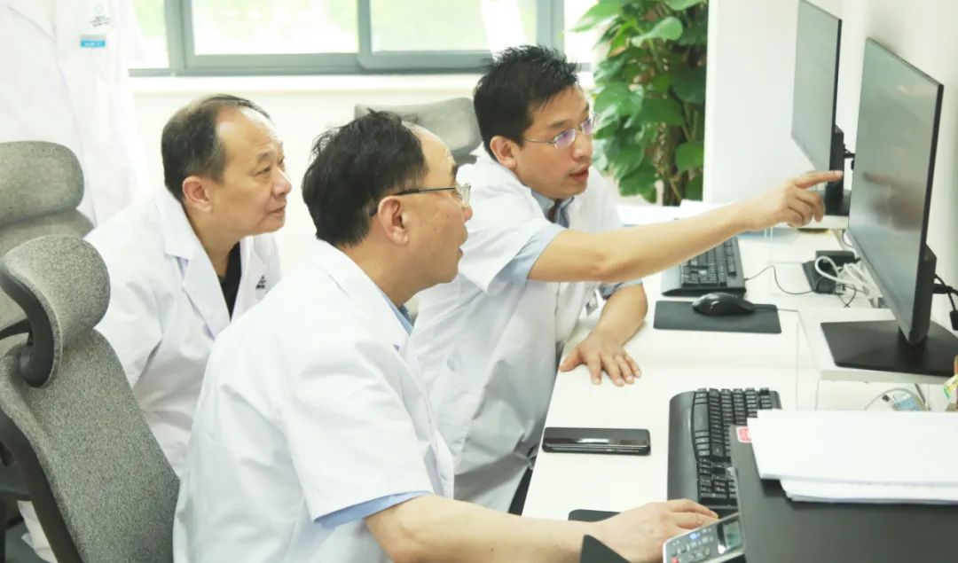 全国权威保胆专家齐聚四川结石病医院 共探“中国医师协会内镜保胆培训基地”高质量发展路径(图9) 全国权威保胆专家齐聚四川结石病医院 共探“中国医师协会内镜保胆培训基地”高质量发展路径(图9)