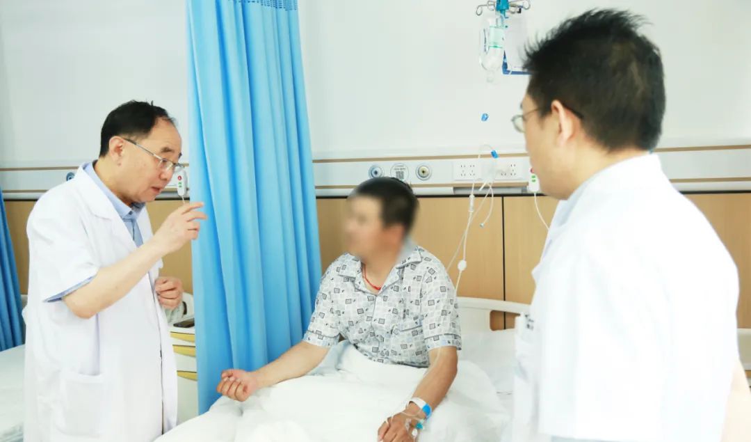 全国权威保胆专家齐聚四川结石病医院 共探“中国医师协会内镜保胆培训基地”高质量发展路径(图10) 全国权威保胆专家齐聚四川结石病医院 共探“中国医师协会内镜保胆培训基地”高质量发展路径(图10)