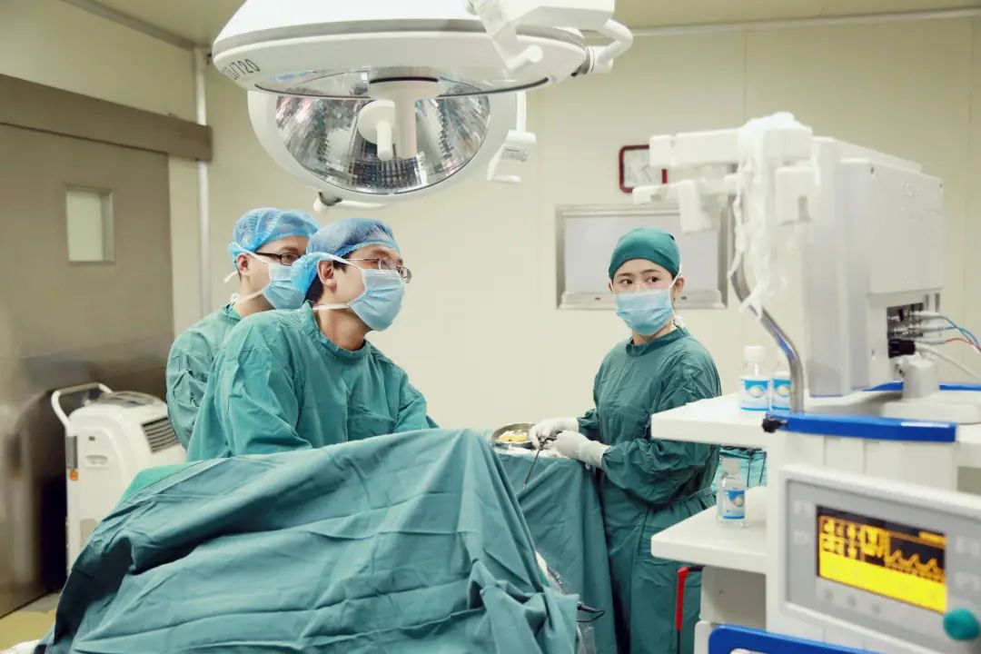 胆结石为何总在夜间“捣乱”？疼痛缓解后还要治疗吗？【成都胆结石医院】(图3)