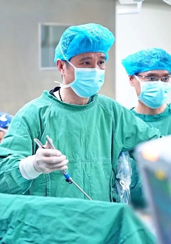 126颗结石藏胆囊!杭州男子赴川保胆手术登热搜,这些风险别忽视(图3) 126颗结石藏胆囊!杭州男子赴川保胆手术登热搜,这些风险别忽视(图3)