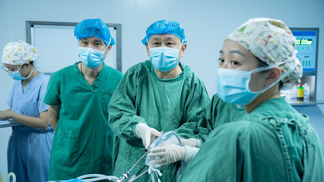 为“保胆”而来:北京国之名医刘京山教授再度来院,亲诊手术惠泽西南患者(图8) 为“保胆”而来:北京国之名医刘京山教授再度来院,亲诊手术惠泽西南患者(图8)