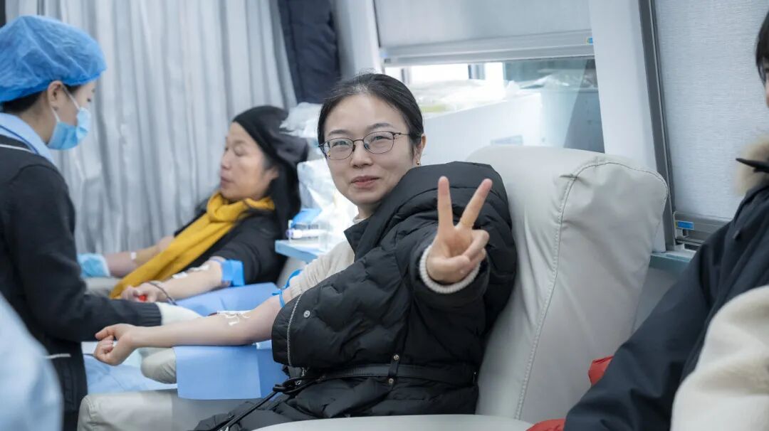 当“天使白”献上“热血红”：我院积极响应卫健局无偿献血活动(图4)