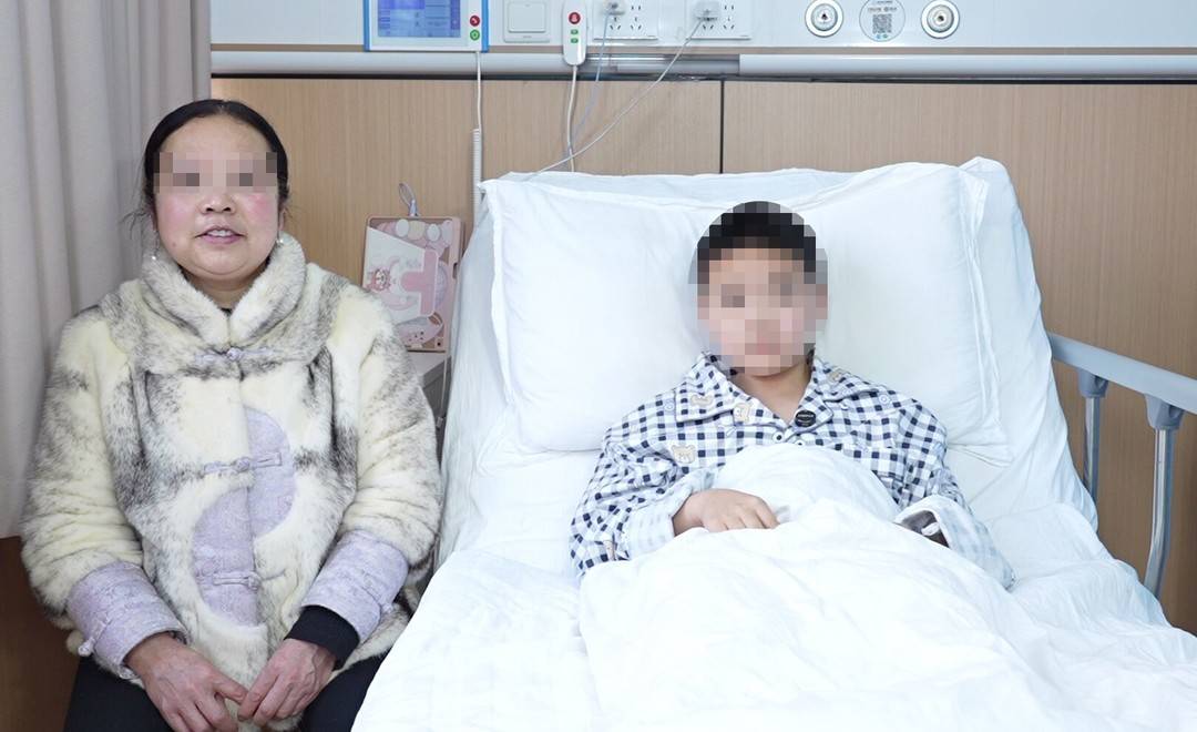 9岁男童胆囊里长结石!医生:不吃早餐是“元凶”【四川结石病医院】(图1) 9岁男童胆囊里长结石!医生:不吃早餐是“元凶”【四川结石病医院】(图1)